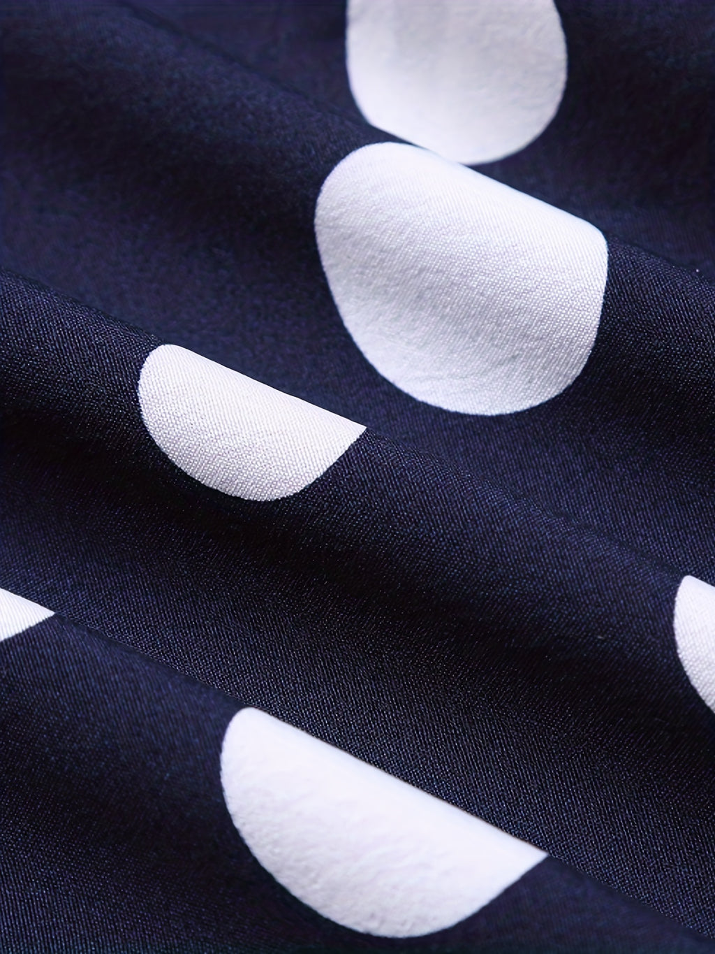 A Casual And Versatile Long-sleeved Shirt With Polka Dot Prints For Teenagers And Men