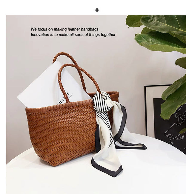 Niche Leather Seaside Vacation Handbag Main Image