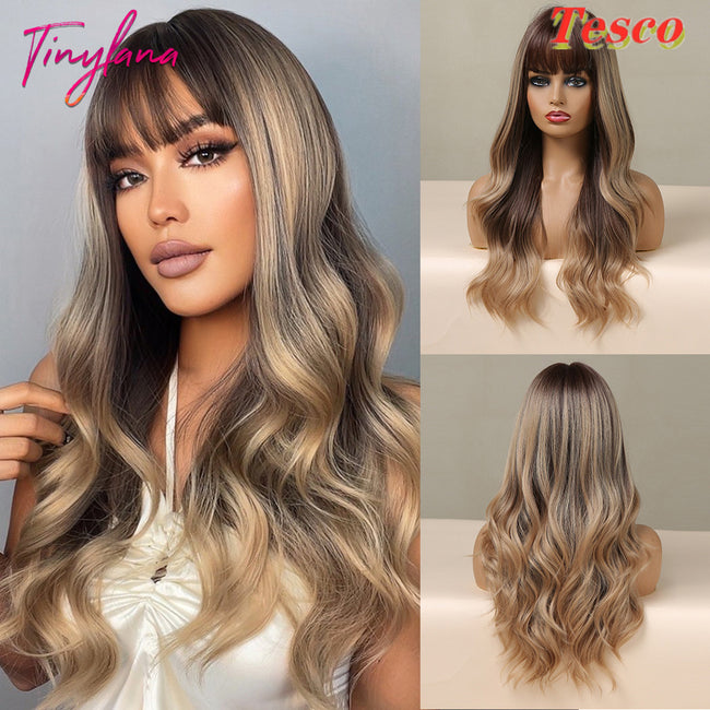 Women Wear Wavy Wigs Main Image