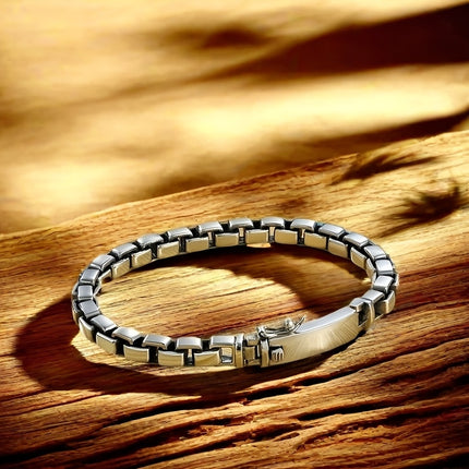 Elegant 925 Silver Bracelet for Men With Link Design Clasp