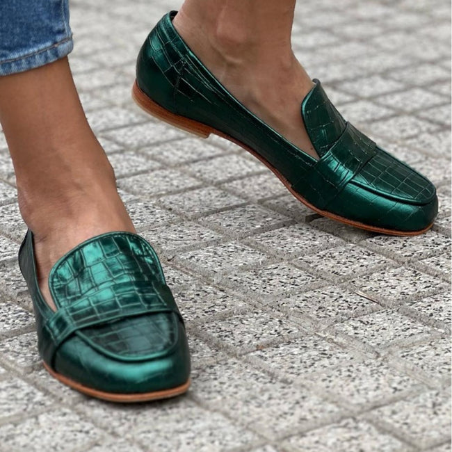 Stone Pattern Flat Tassel Round Toe Loafers Hover Image