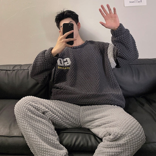 Plush Pajamas Men's Winter Warm Leisure Flannel Suit Hover Image