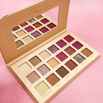 Cosplay 30pc Makeup Gift Box With 18 Pink Eyeshadow Palette