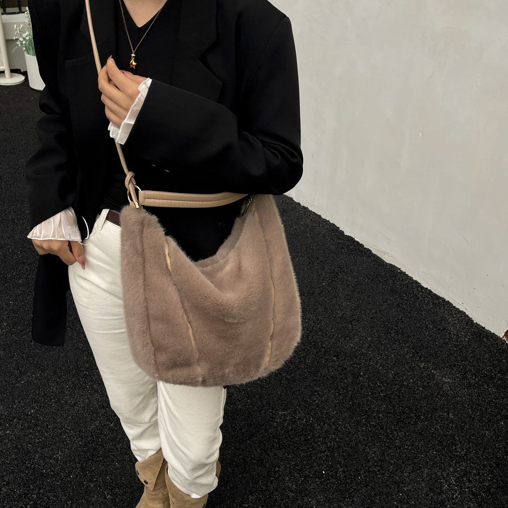 Commuter's All-matching One Shoulder Underarm Fur Bag