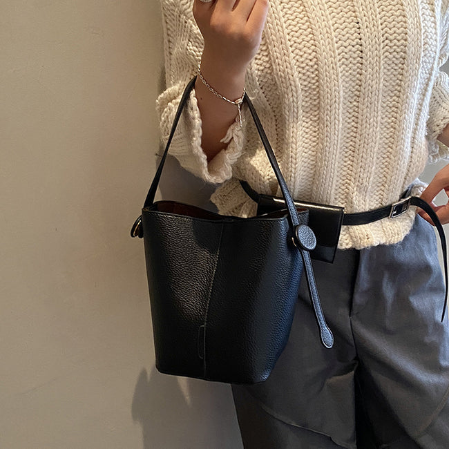 New Retro Simple Large Capacity High-grade Shoulder Messenger Bag Main Image